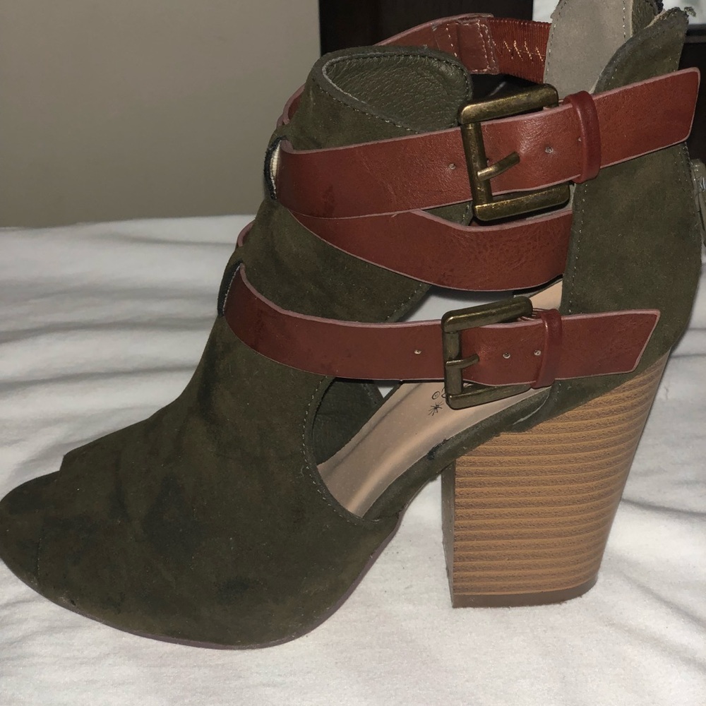 Olive green booties. Just in time for the fall.
